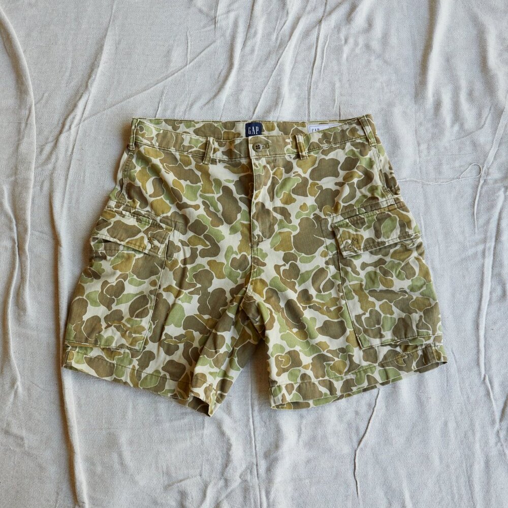 GAP duck camo cargo shorts